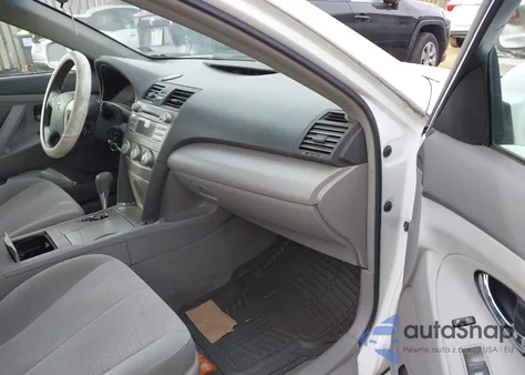 2011 Toyota Camry Le z USA, uszkodzony, nr VIN 4T1BF3EKXBU739824